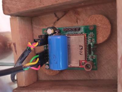 The temperature sensor must have maximum ventilation. In this case it is located on the main board 