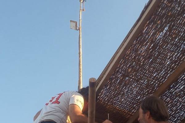 L'installation d'une antenne Wi‑Fi sur le mât