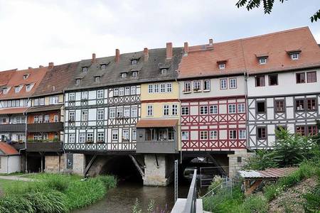 Maisons à colombages, Allemagne centrale. Construites en 1480. Ossature en bois, argile, paille, brindilles de saule. Encore en usage