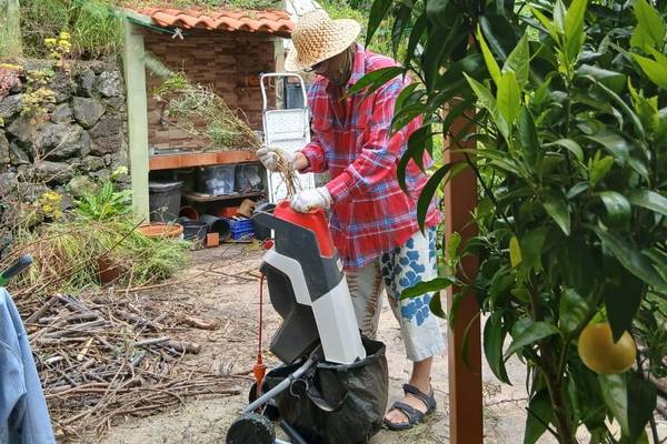 Le broyeur électrique – un dispositif permettant de restituer la matière organique au sol sans recours aux énergies fossiles